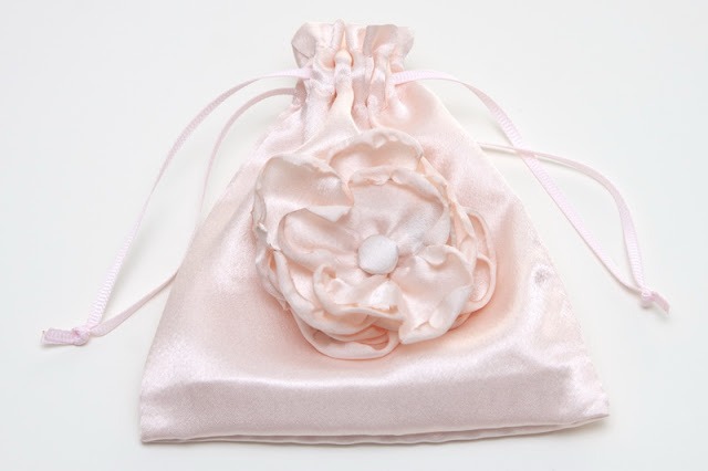 73987-bodaenplaya.es Saquito con peoni en Rosa, para arras en la boda