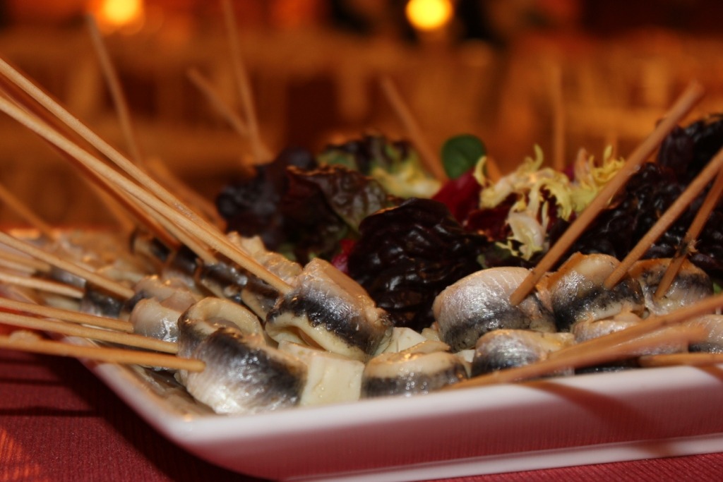 1PINCHOS BOQUERONES CON QUESO Y CEBOLLA Aperitivos de boda